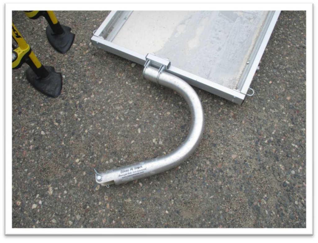 curve of the trailer towbar